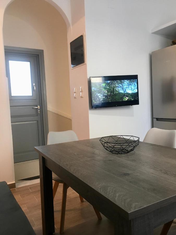 Modern & Comfortable House In The City Center Ermoupoli Buitenkant foto