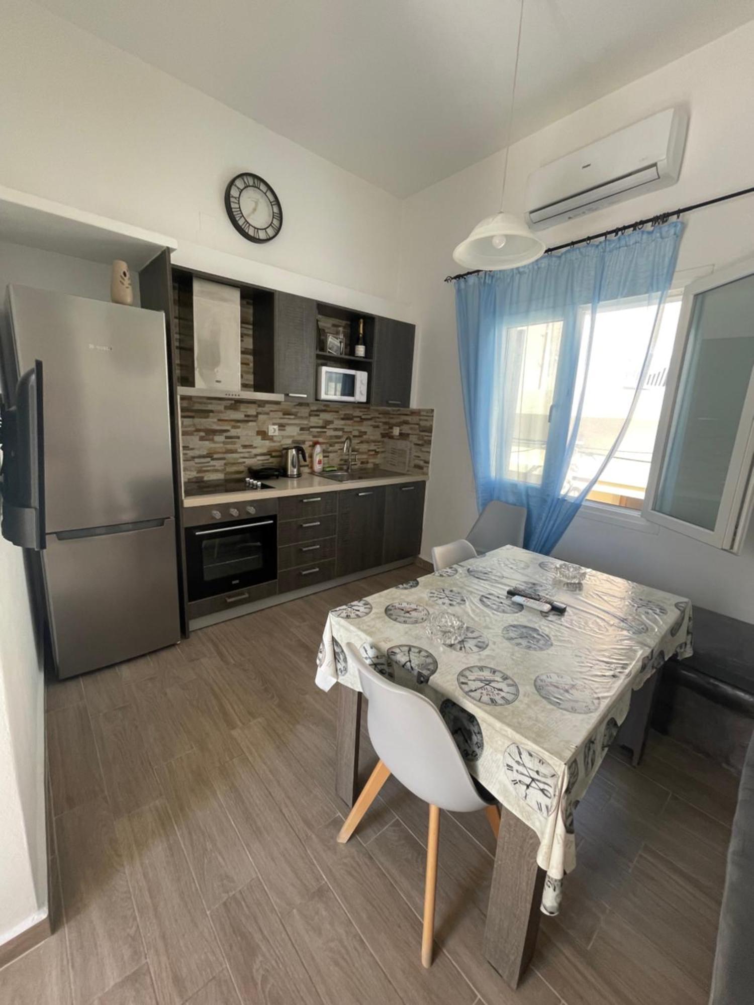 Modern & Comfortable House In The City Center Ermoupoli Buitenkant foto